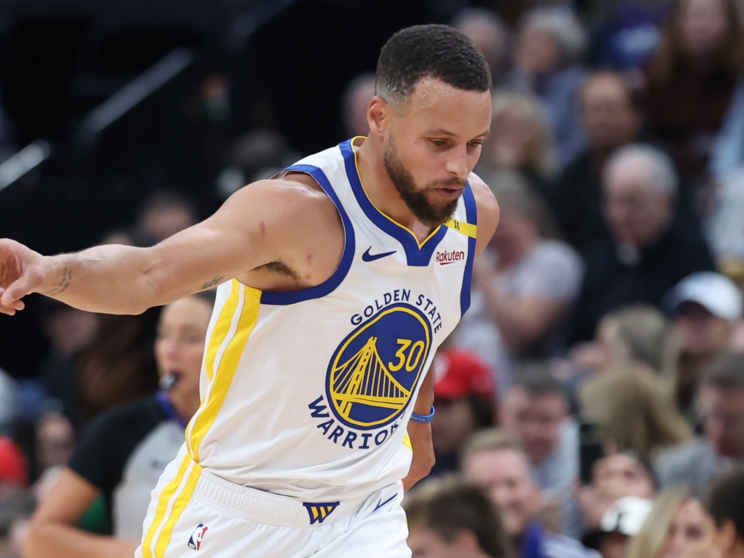 勇士队主力因伤缺席，球队战绩直线下滑的简单介绍