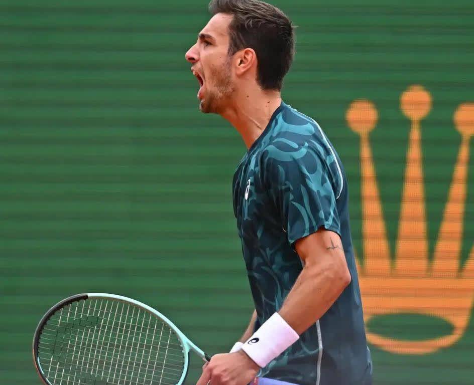 意大利网球队爆冷美国网球队，费德勒爆发神勇的简单介绍