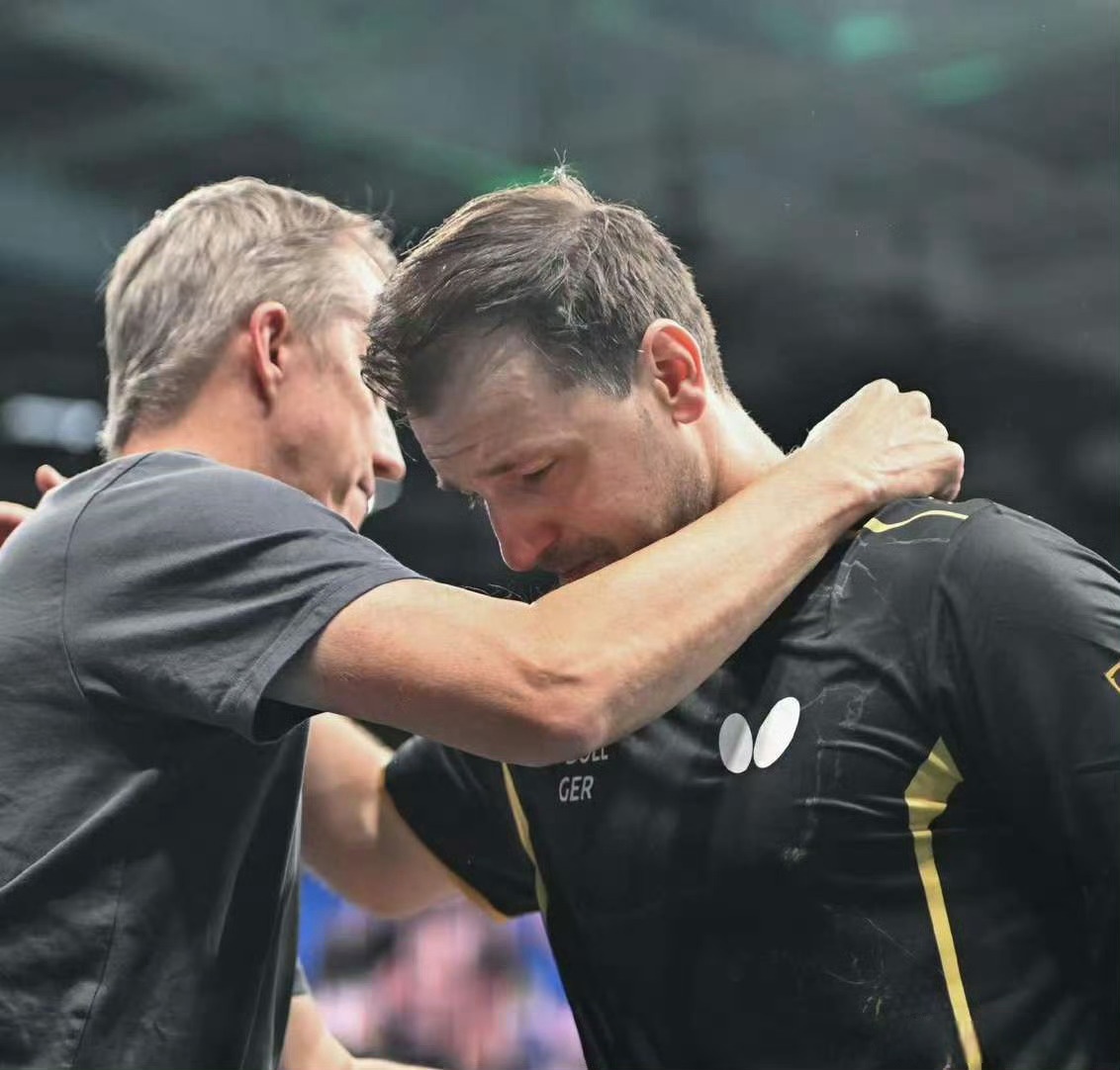 包含法国乒乓球队鏖战奥地利乒乓球队，波尔完成帽子戏法的词条