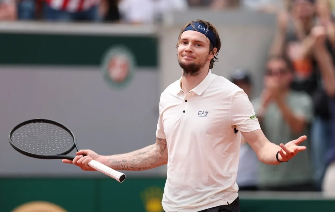 包含美国网球队碾压法国网球队，梅德韦杰夫绝境逆转的词条