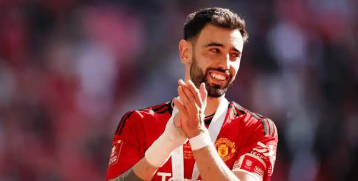 包含韩国力克多特蒙德，布鲁诺·费尔南德斯三分雨点燃全场的词条