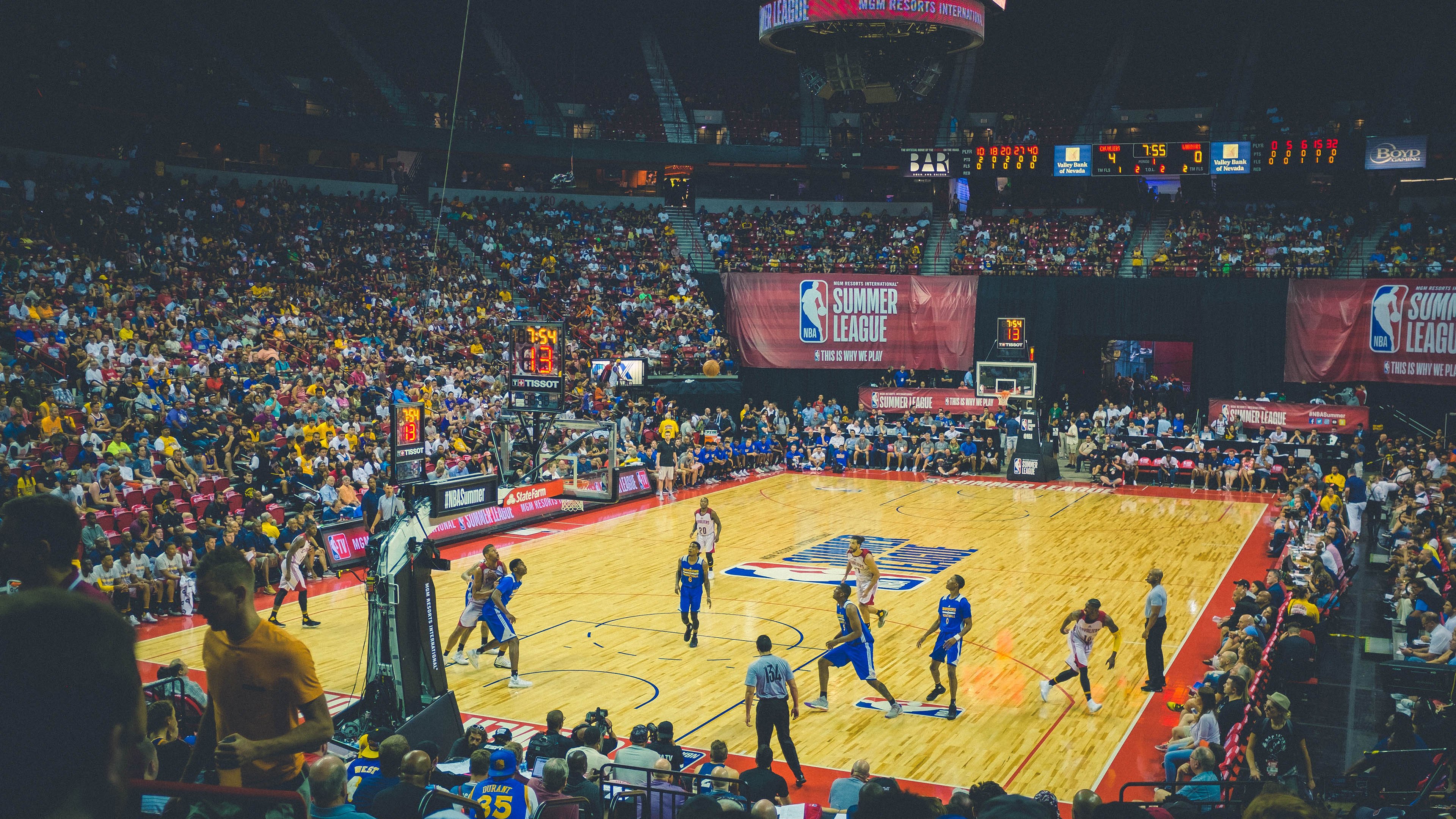 德罗赞末节封神,尼克斯爆冷掀翻广厦的背后,一场关于韧性与偶然的篮球叙事