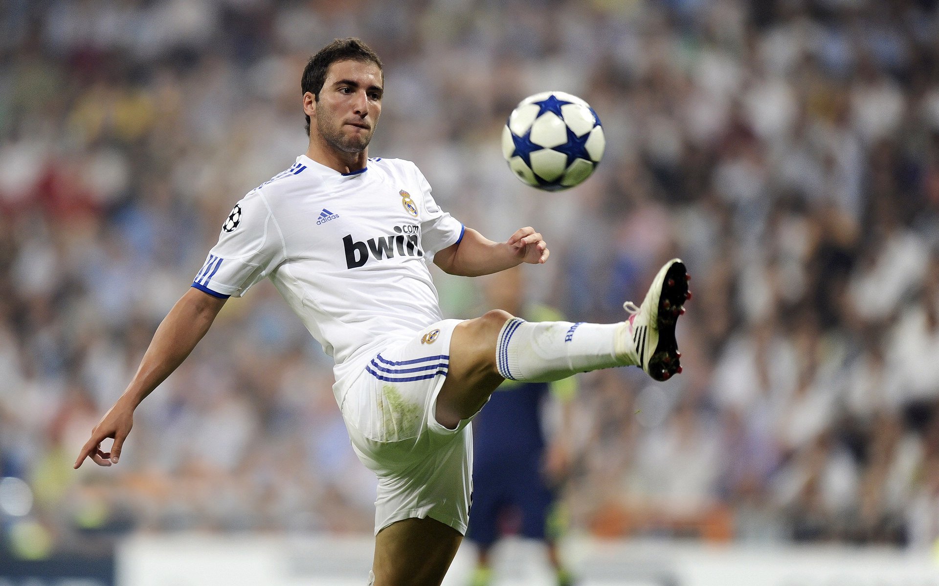 黄蜂收割独行侠，克莱在年度焦点之战接管比赛